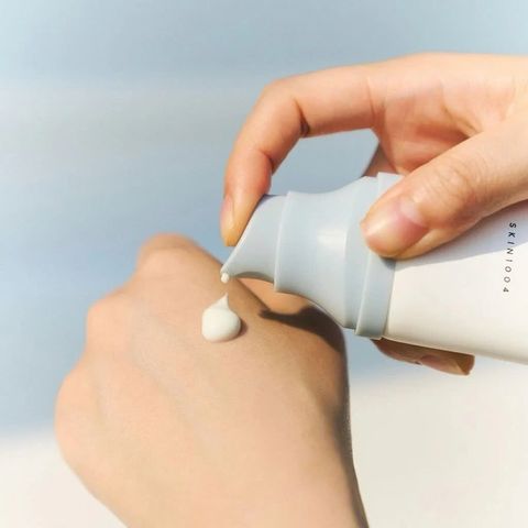 Serum Chống Nắng 2in1 Skin1004 Hyalu-Cica Water Fit SPF50+ - Dưỡng Ẩm, Bảo Vệ Da Nhẹ Mặt, Phù Hợp Da Nhạy Cảm 50ml