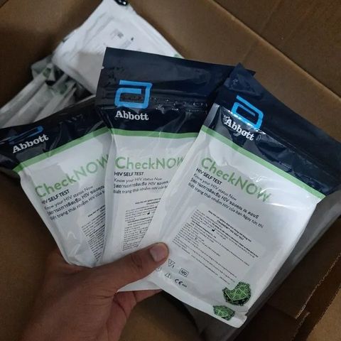 Que tự xét nghiệm H.I.V tại nhà CheckNow chính hãng - Tiện lợi, nhanh chóng, dễ sử dụng từ Queen Snap Shop, sản xuất tại Mỹ.