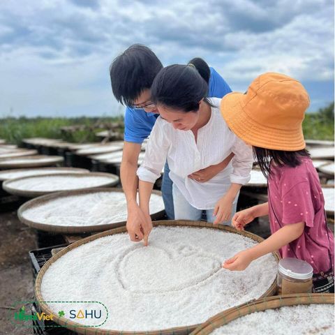 Muối bọt Sahu được làm từ 100% muối biển sạch tự nhiên làm theo phương pháp truyền thống