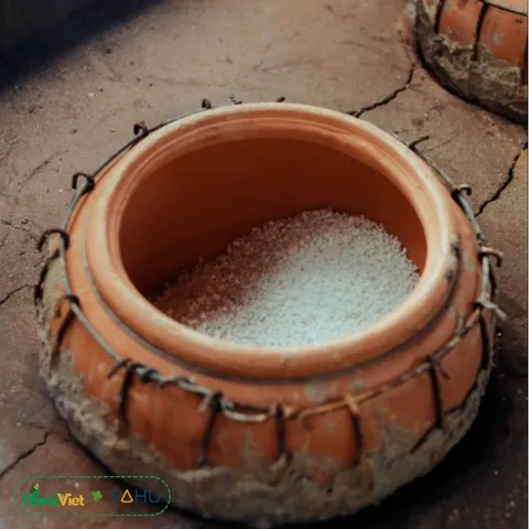 Muối Tre Cao Cấp Sahu - Muối Biển Tự Nhiên Hương Thơm, Vị Mặn Dịu, Giàu Khoáng Chất - Thích Hợp Cho Chay Và Gia Vị Sống 100g