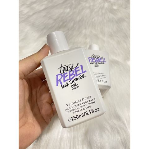Dầu Tắm Victoria's Secret Silk Shower Oil - Tease Rebel 250ML - Chăm Sóc Da Tươi Trẻ Với Hương Hoa Tự Nhiên