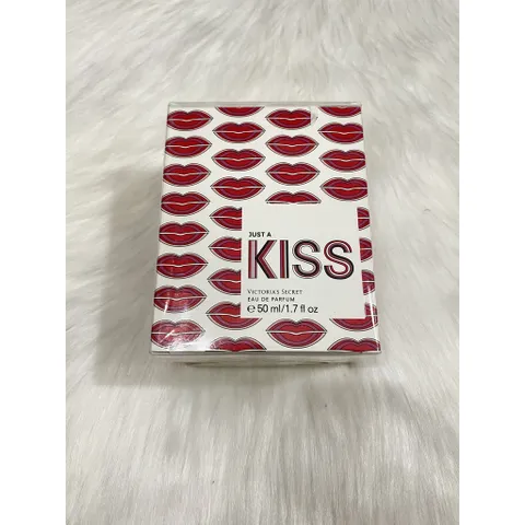 Nước hoa Victoria's Secret XO 50ml & Just A Kiss 50ml - Hương hoa cỏ quyến rũ, tinh tế, phong cách lôi cuốn cho phái đẹp.