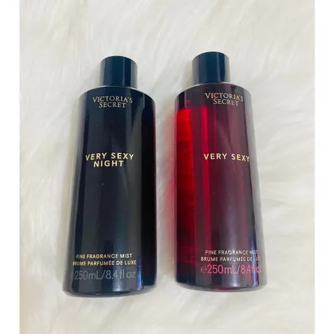 Xịt thơm Victoria’s Secret Very Sexy Night 250ml - Hương hoa lan, vani, quýt & quả mâm xôi quyến rũ, lưu hương lâu 8-10 tiếng