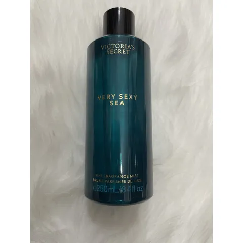 Xịt thơm Victoria’s Secret Very Sexy Sea và Very Sexy Orchid 250ml - Hương biển tươi mát và phong lan quyến rũ, hoàn hảo cho mùa hè.