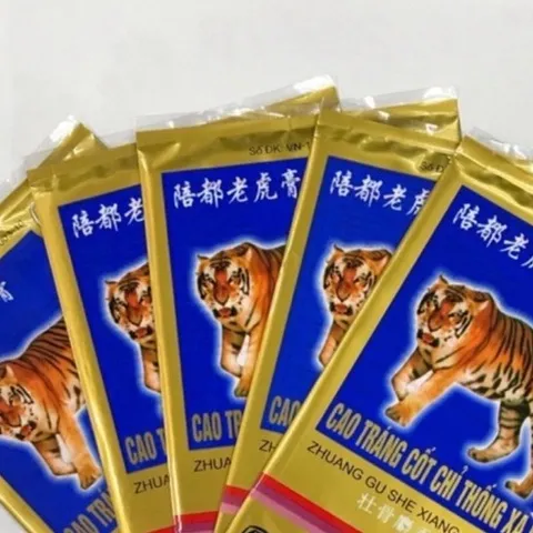 Miếng Dán Cọp Giảm Đau Lưng, Nhức Mỏi, Thần Kinh Tọa - Hỗ Trợ Xương Khớp Tốt Nhất Từ Việt Nam - Gói 4 Miếng 7cm x 10cm