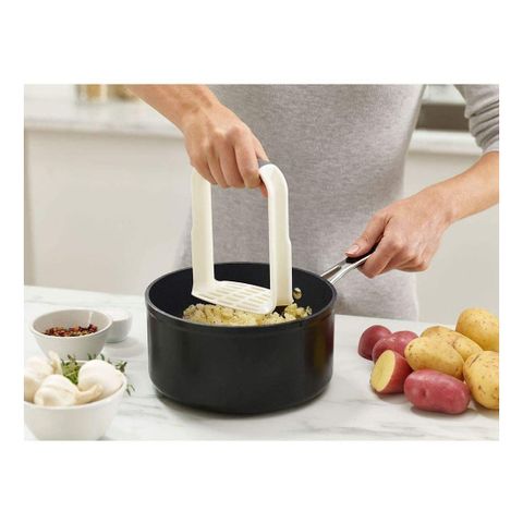 Dụng Cụ Nghiền Khoai Joseph Joseph 20140 - Thiết Kế Dễ Cầm, Tay Cầm Chống Trượt, Phù Hợp Với Dụng Cụ Nấu Ăn Chống Dính