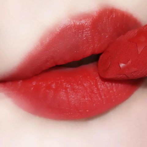 Son Lì Dior 999 Velvet Finish Màu Đỏ Tươi Chính Hãng - Holiday Limited-Edition Sang Trọng Cho Mọi Dịp Tiệc