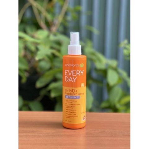 Xịt Chống Nắng Woolworths SPF 50+ - Không Gây Nhờn, Chống Nước & Mồ Hôi 200ml - Bảo Vệ Da Mặt & Toàn Thân, Phù Hợp Mọi Loại Da