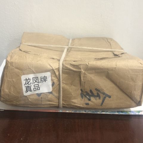 2000 Lá Vàng Đen Đặc Biệt - Nguyên Liệu Chính Sản Xuất Vàng Lá 9999 - Kích Thước 21x21cm, 3.2kg, Hàng Chính Hãng