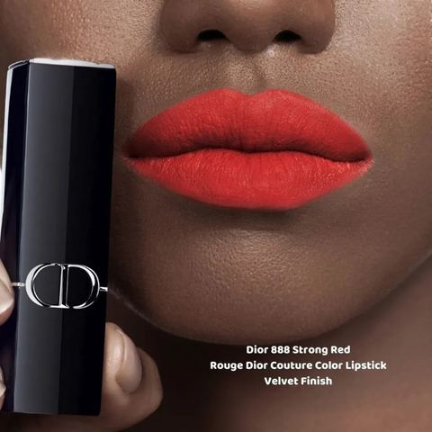 Son Dior Rouge Velvet Nắp Hít (2025) 888 Strong Red - Son Môi Cao Cấp, Màu Đỏ Cam Rực Rỡ, Thiết Kế Sang Trọng, Lớp Son Mịn Màng