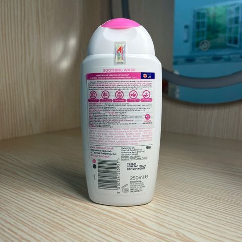 Femfresh Soothing Wash 250ml - Dung Dịch Vệ Sinh Phụ Nữ Kháng Khuẩn, Không Gây Dị Ứng, Hàng Nhập Khẩu Chính Ngạch từ Anh