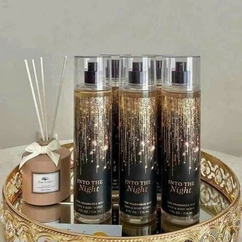 Xịt thơm Bath & Body Works Into The Night 236ml - Hương Quyến Rũ Từ Mỹ, Perfume Body Spray Sang Trọng, Đắm Chìm Trong Thú Vị