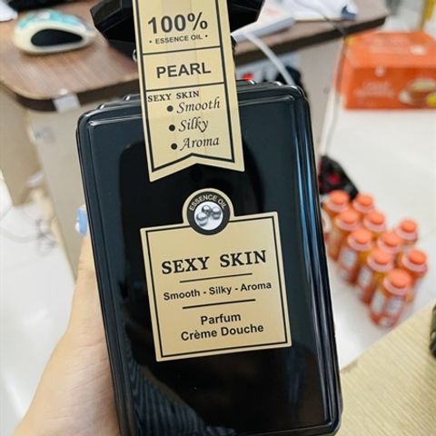 Sữa Tắm Nước Hoa Sexy Skin Pearl 600ml (Đen) - Thơm Lâu, Làm Mềm Da, Dưỡng Ẩm, Trải Nghiệm Thư Giãn Xuất Xứ Thái Lan