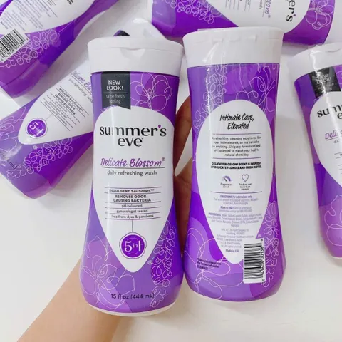 Dung dịch vệ sinh Summer's Eve Delicate Blossom 444ml (tím đậm)