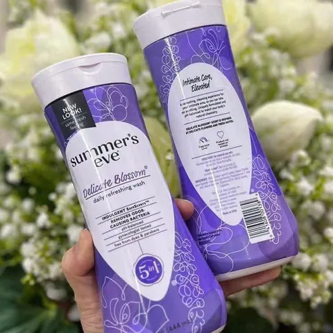 Dung dịch vệ sinh Summer's Eve Delicate Blossom 444ml (tím đậm)
