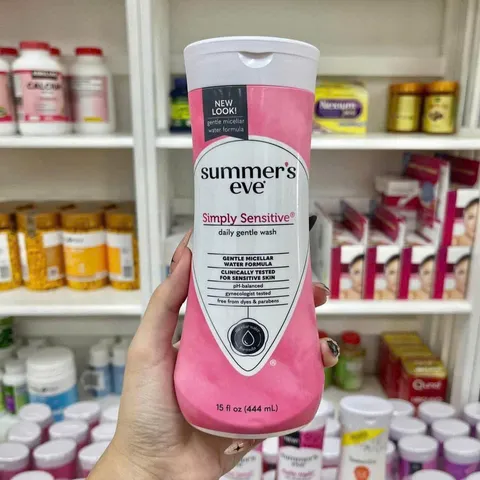 Dung dịch vệ sinh Summer's Eve Simply Sensitive Cleansing 444ml (hồng nhạt)