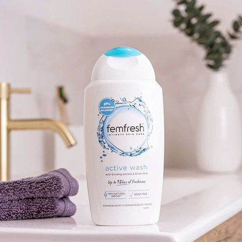 Dung dịch vệ sinh phụ nữ Femfresh Active Fresh Wash 250ml Xanh Dương - Dưỡng ẩm, Làm sạch nhẹ nhàng, Phù hợp cho da nhạy cảm