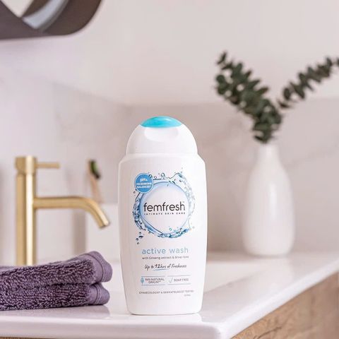 Dung dịch vệ sinh phụ nữ Femfresh Active Fresh Wash 250ml Xanh Dương - Dưỡng ẩm, Làm sạch nhẹ nhàng, Phù hợp cho da nhạy cảm