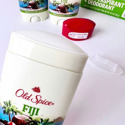 Sáp lăn khử mùi Old Spice Fiji 73g - Hương dừa mát mẻ, khử mùi hiệu quả, dễ chịu cả ngày, sản phẩm thiết yếu hàng ngày cho nam giới.
