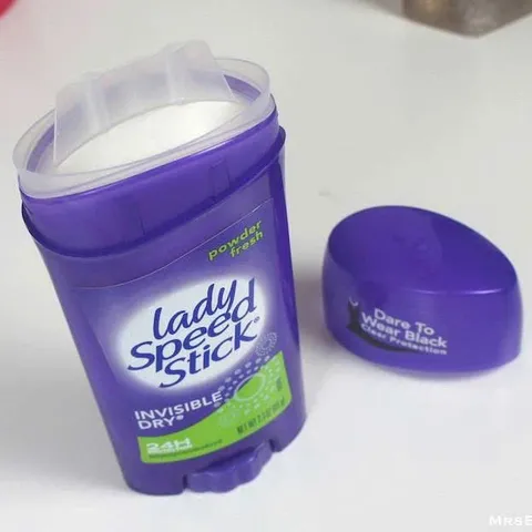 Lăn Khử Mùi Lady Speed Stick Powder Fresh 65g – Hương Phấn Xanh Lá Tươi Mát, Ngăn Mùi Hiệu Quả Suốt Ngày