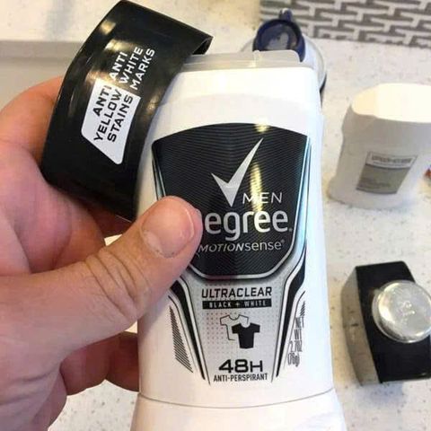 Lăn khử mùi Degree Men Ultraclear Black + White 76g – chống ố