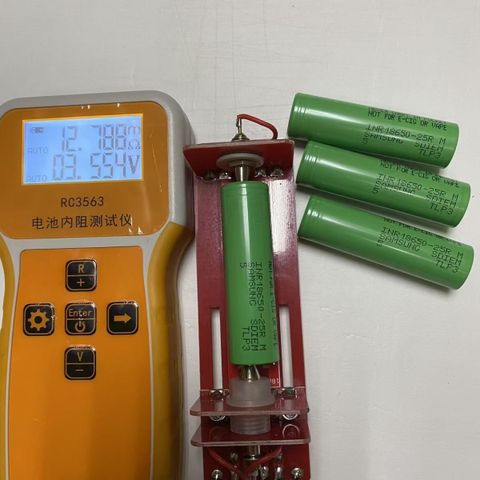 Pin Lithium 18650 Samsung 25R - Dung lượng 2500mAh, Dòng xả 20A, Mới 100% - Pin sạc cho thiết bị điện tử, laptop, vape