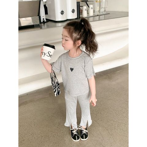 Bộ Quần Áo Tay Ngắn Cho Bé Gái - Quần Dài Loe Xẻ Tà Hoạ Tiết Trái Tim Chất Liệu Cotton Thoáng Khí, Dành Cho Trẻ Từ 1-9 Tuổi