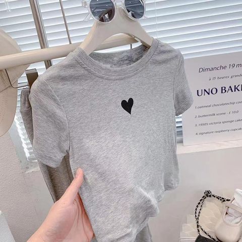 Bộ Quần Áo Tay Ngắn Cho Bé Gái - Quần Dài Loe Xẻ Tà Hoạ Tiết Trái Tim Chất Liệu Cotton Thoáng Khí, Dành Cho Trẻ Từ 1-9 Tuổi