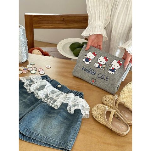Bộ Đồ Bé Gái Hello Cat Dễ Thương - Áo Thun Tay Ngắn & Quần Jeans Ngắn Phối Ren Xinh Xắn từ 2-8 Tuổi
