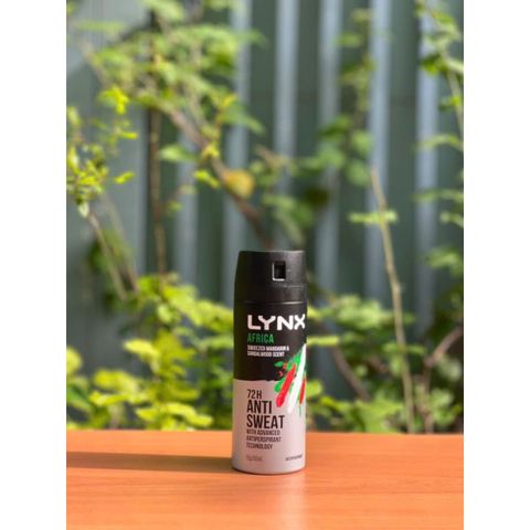 Xịt khử mùi LYNX Black Night 165ml - Hương gia vị và trái cây, ngăn mồ hôi hiệu quả lên đến 48 tiếng, sản phẩm chăm sóc cơ thể nam giới.