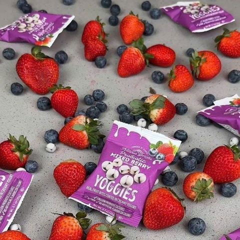 Nature's Garden Probiotic Mixed Berry Yoggies - Snack Trái Cây Phủ Sữa Chua, Giàu Lợi Khuẩn và Chất Xơ - Hộp Tiện Lợi 24 Gói