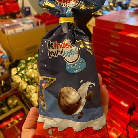 Socola Kinder Mini Eggs Pháp 189gr - Hương vị socola sữa hạt dẻ thơm ngon, món ăn vặt lý tưởng cho trẻ em và người lớn