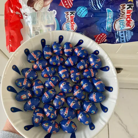 Socola Kinder Mini Eggs Pháp 189gr - Hương vị socola sữa hạt dẻ thơm ngon, món ăn vặt lý tưởng cho trẻ em và người lớn