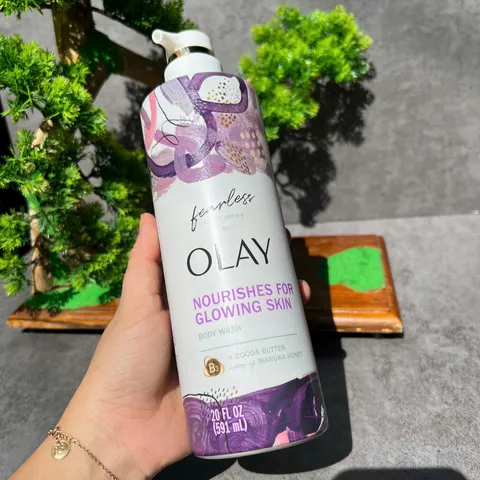 Sữa Tắm Dưỡng Ẩm Olay Fearless Artist Series - Bơ Ca Cao & Mật Ong Manuka 475ml, Giúp Da Mềm Mịn & Khỏe Mạnh