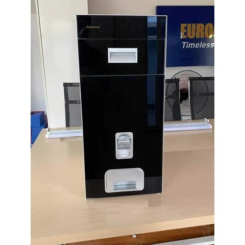 Thùng Gạo EUROGOLD B303 - Thiết Kế Âm Tủ Đen Gương Bóng, Tiết Kiệm Diện Tích, Chế Độ Đong Gạo Chính Xác 150g, Dung Tích 15kg