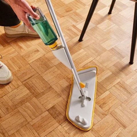 Cây Lau Nhà Phun Sương Joseph Joseph 65004 Cleantech Trắng - Đầu Xoay Đa Năng và Miếng Lau Microfiber Dễ Dàng Giặt Máy