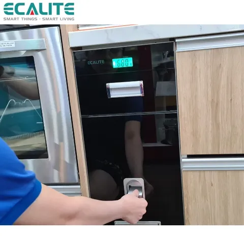 Thùng gạo điện tử gương Ecalite EL-RC300B - Thiết kế hiện đại, nắp đậy kín đáo, công nghệ đong gạo thông minh, sức chứa 15 kg
