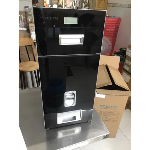 Thùng gạo điện tử gương Ecalite EL-RC300B - Thiết kế hiện đại, nắp đậy kín đáo, công nghệ đong gạo thông minh, sức chứa 15 kg
