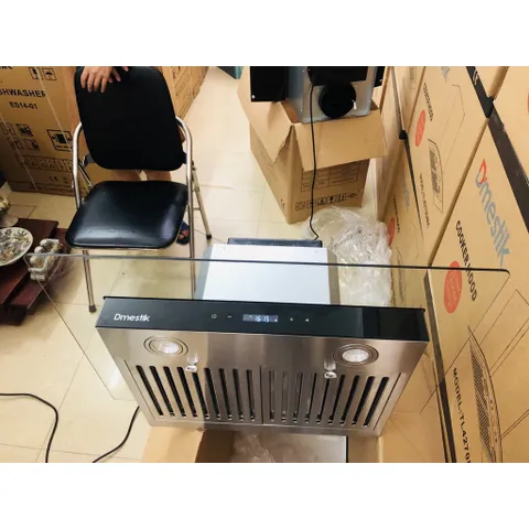 Máy Hút mùi kính thẳng  D'mestik  ML2270 DMK với kiểu dáng nhỏ gọn, thiết kế sang trọng, phù hợp với nhiều  không gian b