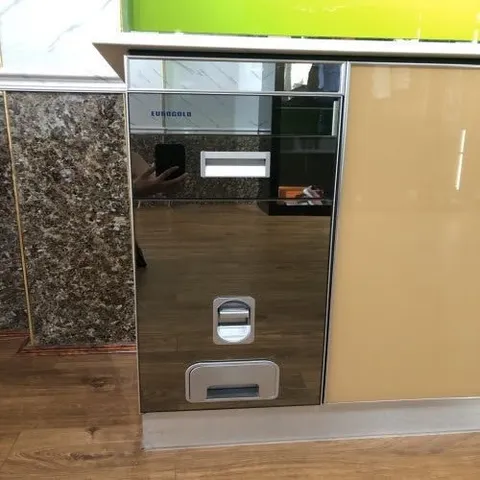 Thùng Gạo Eurogold B302 Màu Đen Có Nút Nhấn - Thùng Chứa Gạo Sang Trọng 15kg, Thiết Kế Âm Tủ Tiện Dụng cho Nhà Bếp