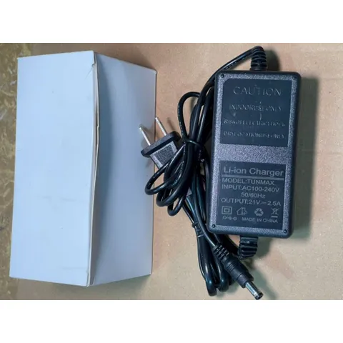 SẠC 12.6V - 2.5A (HỆ 3S) CÔNG SUẤT THỰC, ĐÈN BÁO KHI ĐẦY