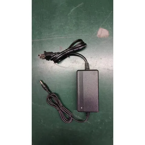 SẠC 12.6V - 2.5A (HỆ 3S) CÔNG SUẤT THỰC, ĐÈN BÁO KHI ĐẦY