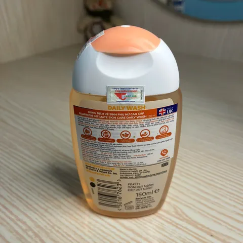 Femfresh Daily Wash 150ml - Dung dịch vệ sinh phụ nữ kháng khuẩn, khử mùi, mềm mại an toàn cho da, không chứa xà phòng.