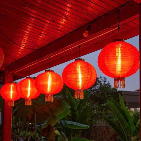 Lồng Đèn Tròn Vải Lụa Sang Trọng Có Tua Rua Đỏ Vàng - Trang Trí Tết Lễ Hội Ngoài Trời, Kích Thước 25-35cm