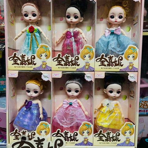 Bộ đồ chơi Búp Bê Dễ Thương 8884 - 6 Nhân Vật Độc Đáo Kích Thích Trí Tưởng Tượng Cho Trẻ Em