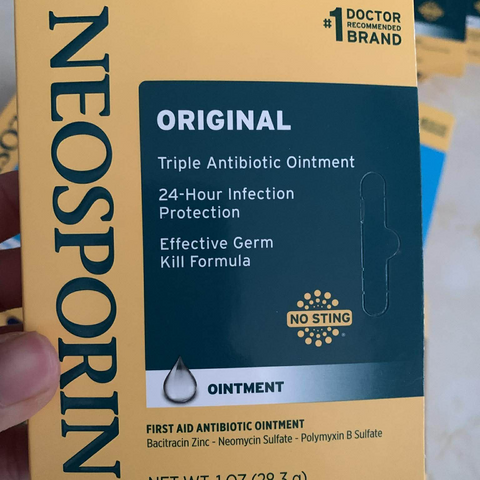 Kem Mỡ Kháng Viêm Neosporin 28.3g - Hỗ Trợ Liền Sẹo, Giảm Đau và Kháng Khuẩn cho Vết Thương Nhỏ, An Toàn cho Trẻ Em và Người Lớn