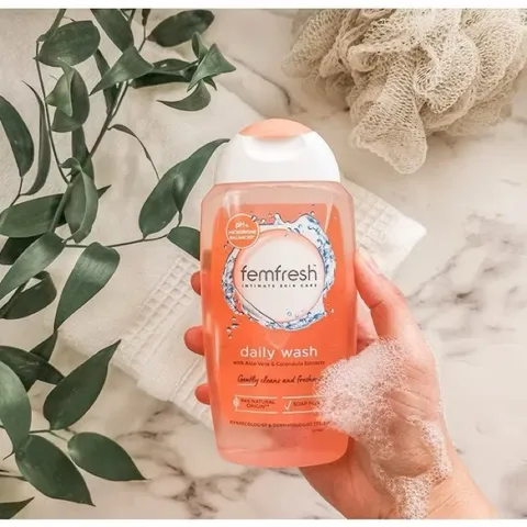 Dung Dịch Vệ Sinh Phụ Nữ Femfresh 250ml - Gel Tự Nhiên Kháng Khuẩn, Làm Sạch, Khử Mùi, Hương Thơm Dễ Chịu, Sử Dụng Hàng Ngày