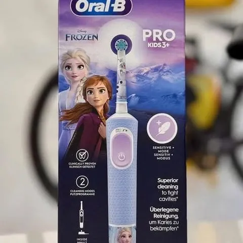 Bàn Chải Điện Trẻ Em Oral-B Vitality Pro Kids 3+