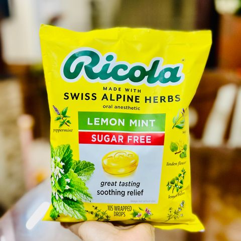 Kẹo ngậm ho Ricola không đường Lemon Mint 105 viên - Giúp làm dịu họng tự nhiên, sản phẩm chất lượng từ Mỹ