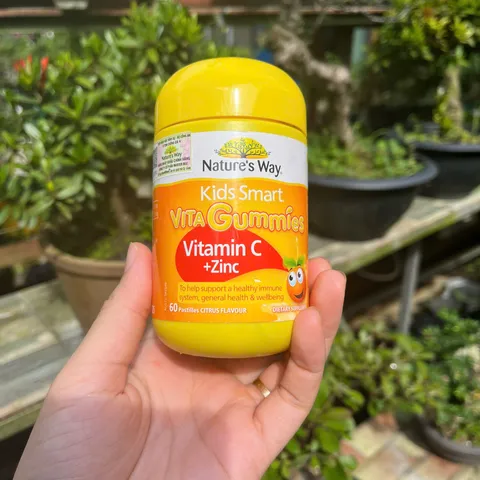 Kẹo dẻo Vitamin C + Kẽm Nature's Way Kids Smart Vita Gummies - Tăng cường sức đề kháng cho trẻ em, chai 60 viên nhai hương trái cây